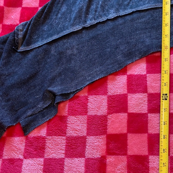 Gray and cream FREEDOM Tombstone AZ short sleeve high low shirt - Picture 7 of 11